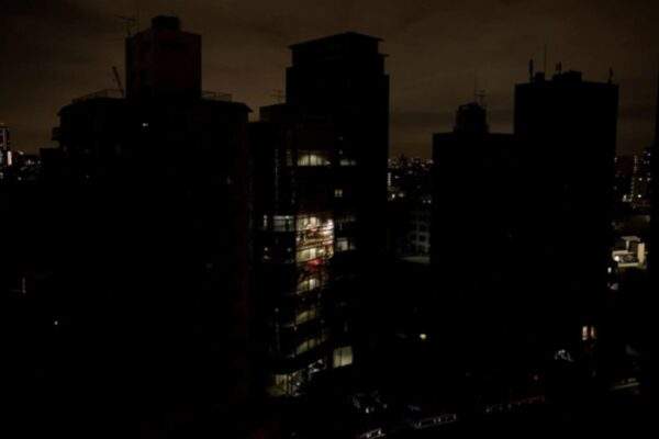 0675pd5 japan blackout reuters 625x300 22 March 22