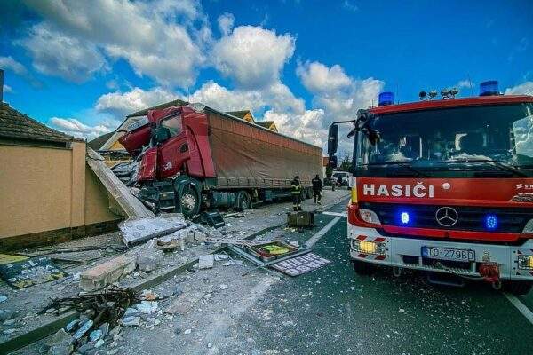 kamion nehoda topolcany