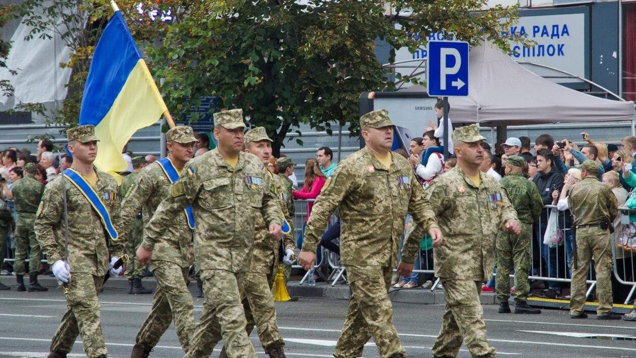 parade g2044a05cd 1920