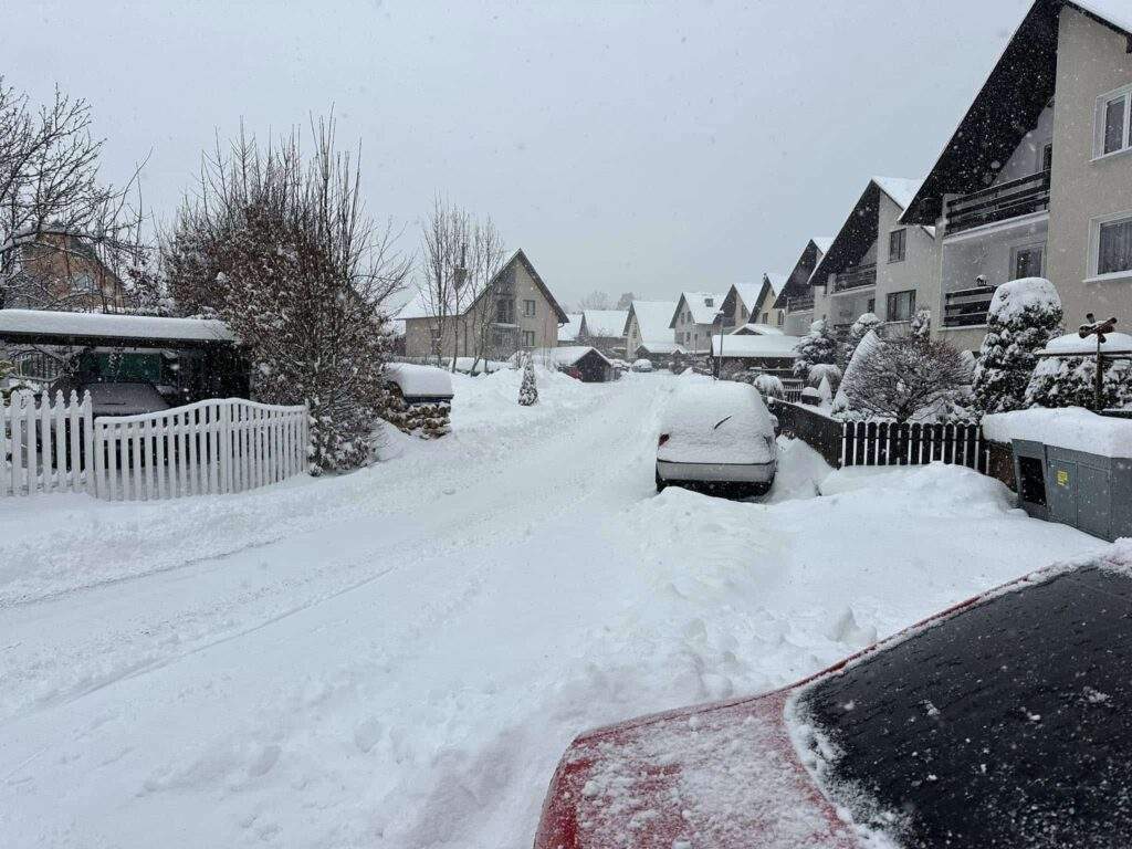 Túto časť Slovenska zasypáva sneh a nemá to prestať • Plénum