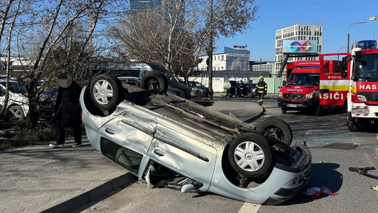 bratislava nehoda auto