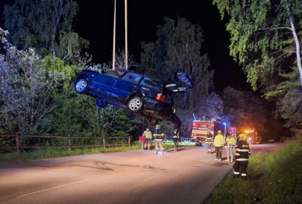 auto orava priehrada