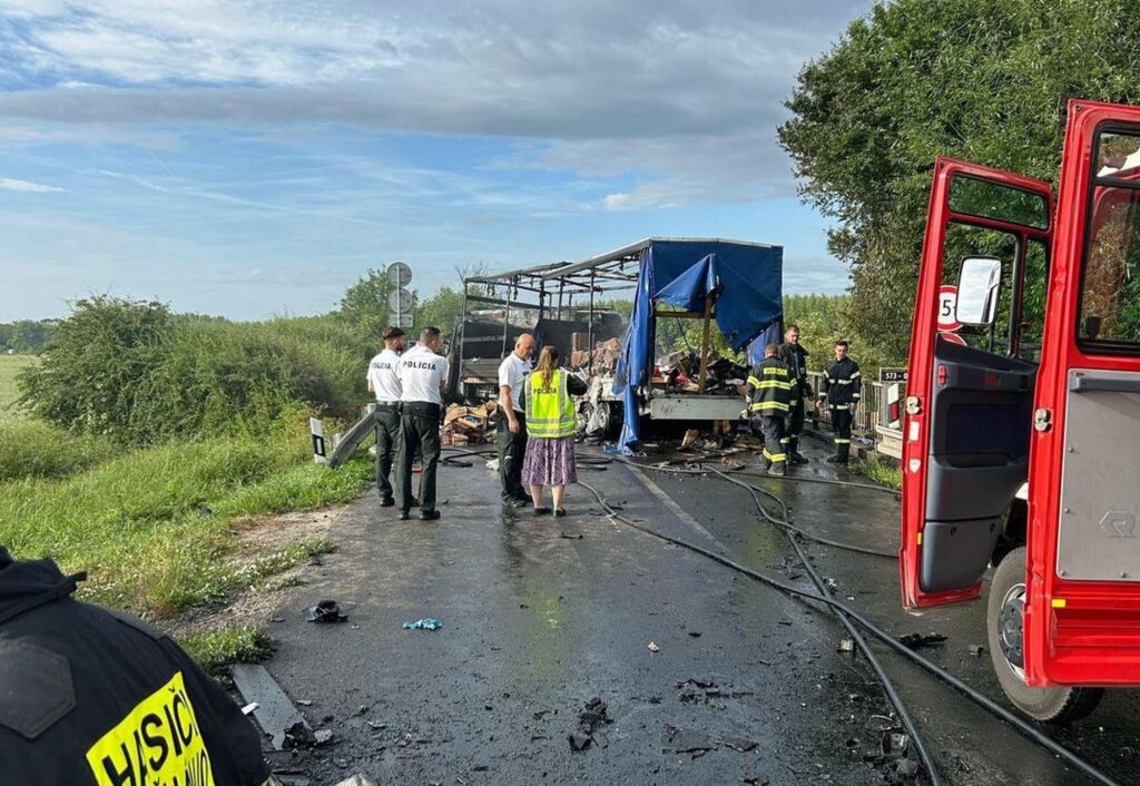 nehoda komarno kolarovo kamion dodavka