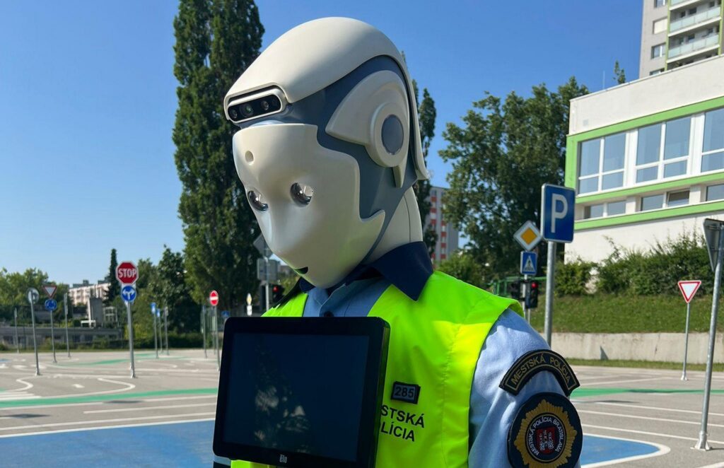robot policajt