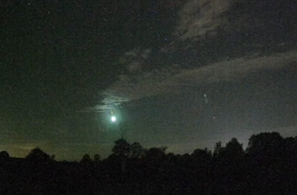 bolid obloha meteorit slovensko