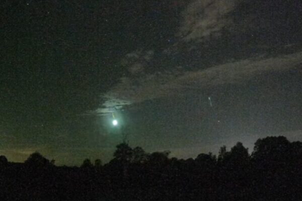 bolid obloha meteorit slovensko