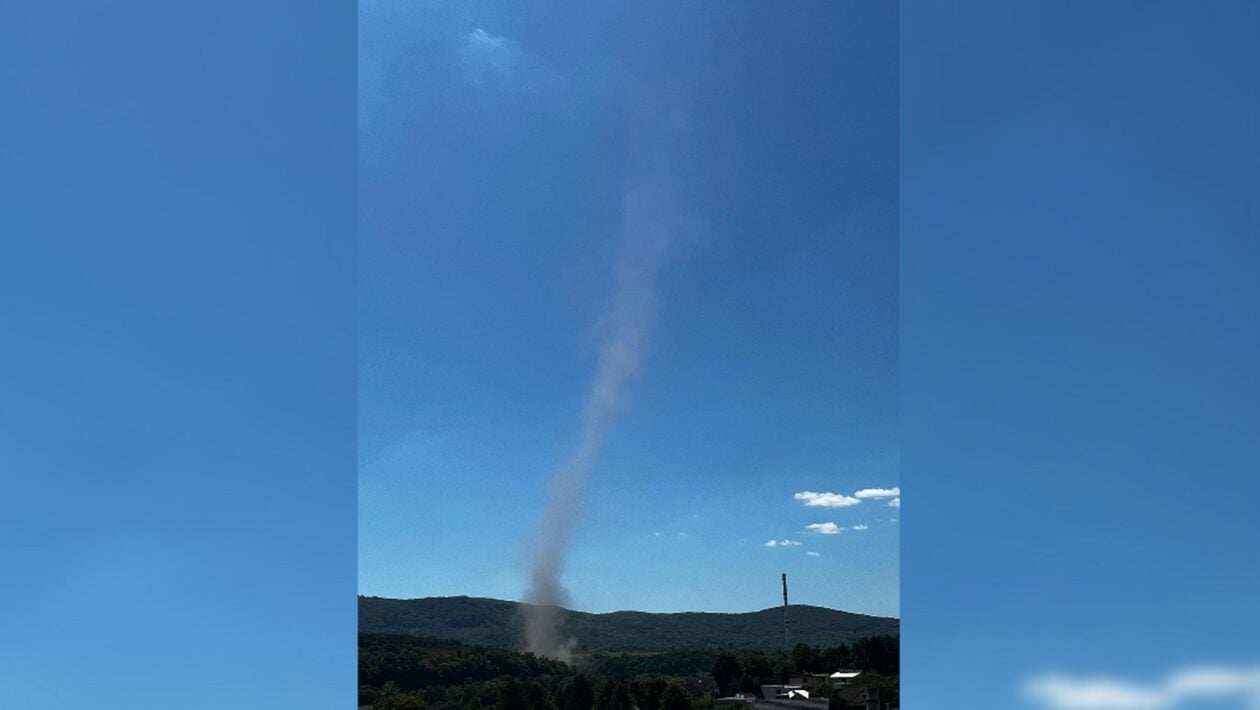 tornado slovensko zvolen dust devil