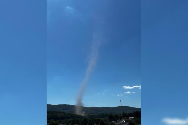 tornado slovensko zvolen dust devil