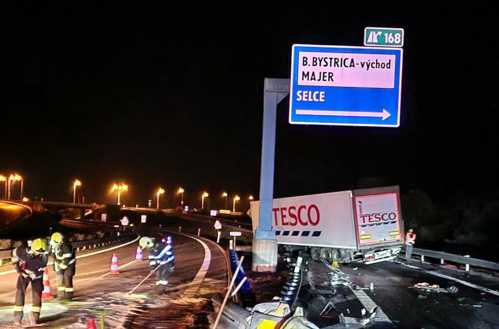 nehoda banska bystrica kamion tesco