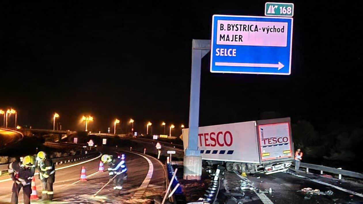 nehoda banska bystrica kamion tesco
