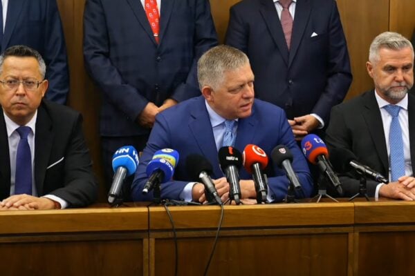 smer robert fico konsolidacia