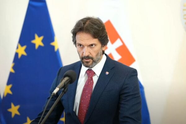 robert kalinak minister obrany