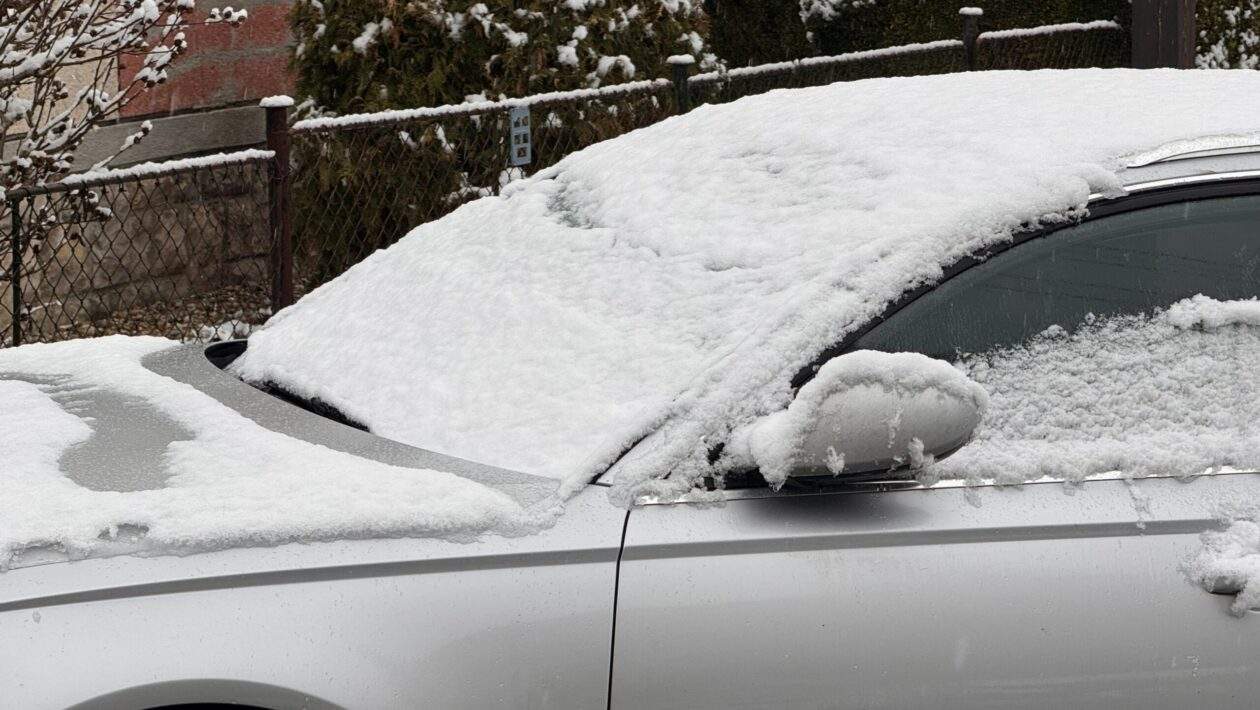 auto zima celne sklo scaled