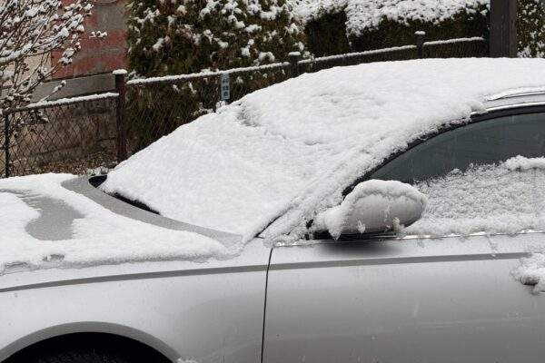 auto zima celne sklo scaled