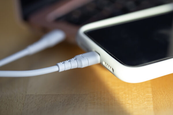 nabijanie telefon mobil