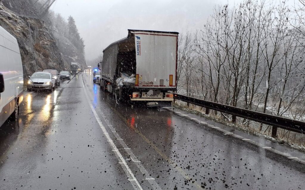 strecno nehoda kamion