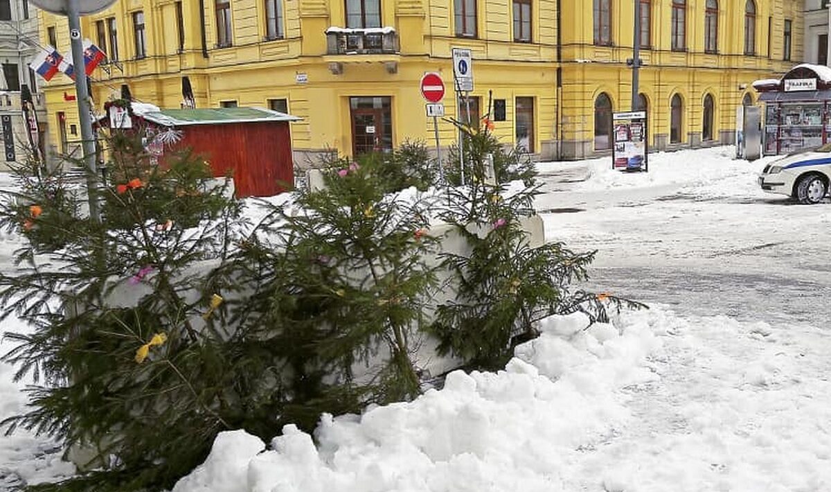 vianocne trhy betonove piliere