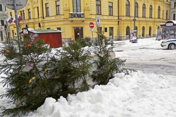 vianocne trhy betonove piliere