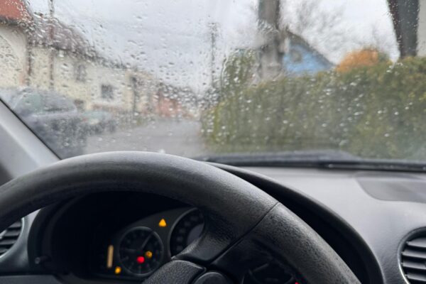 zahmlievanie vlhkost okno auto