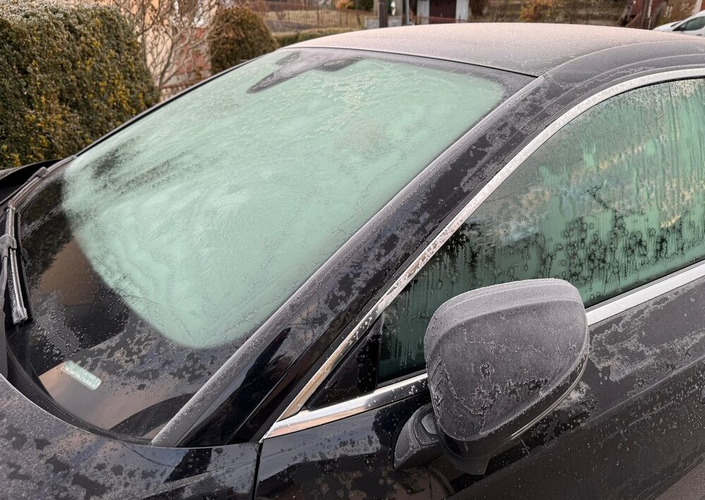 zamrznute okno auto celne sklo