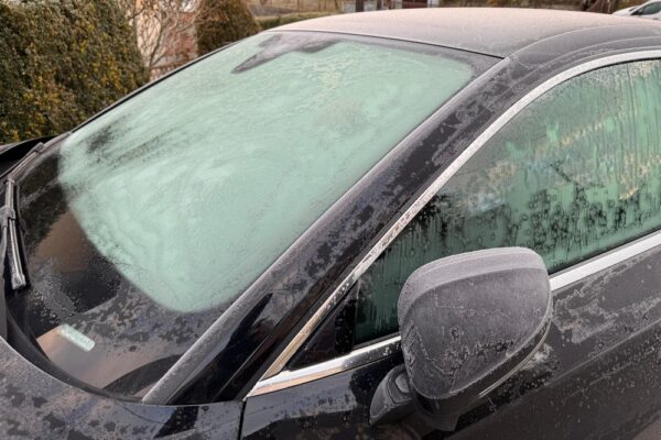 zamrznute okno auto celne sklo