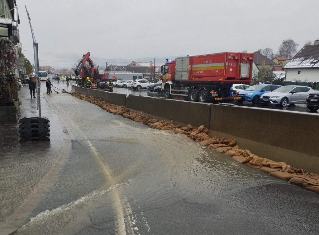 zaplavy povodne slovensko sliac