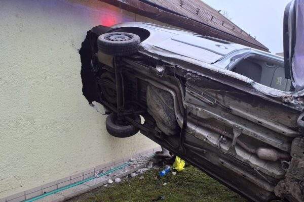 auto dom gbelany mur