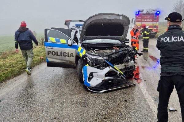 nehoda policia auto