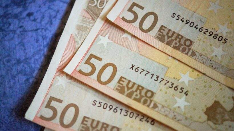 socialna poistovna euro peniaze davky