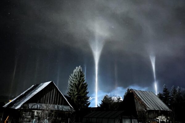 svetelne stlpy tatry svetla obloha
