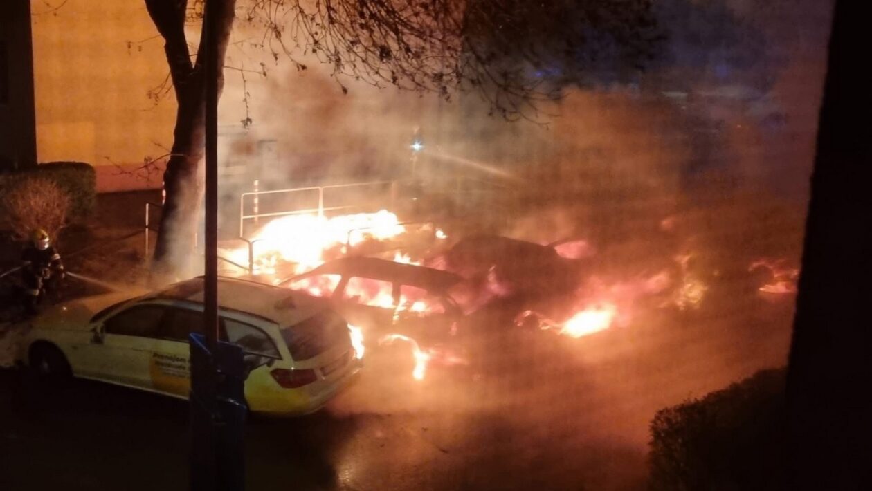 ostredky auta poziar podpalene