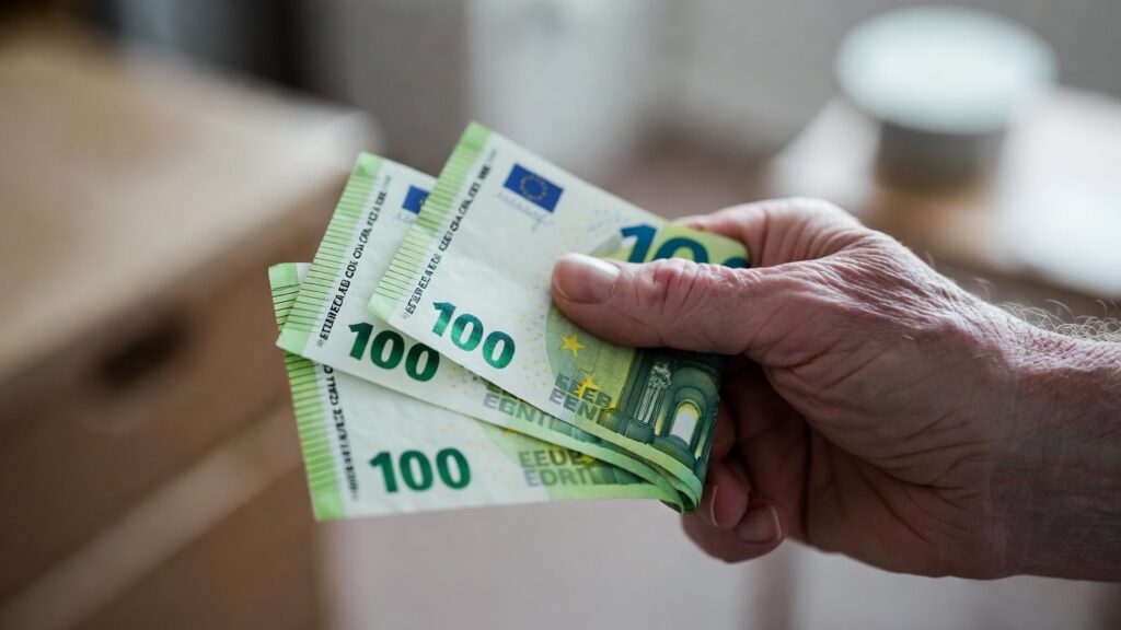 peniaze eura dochodky