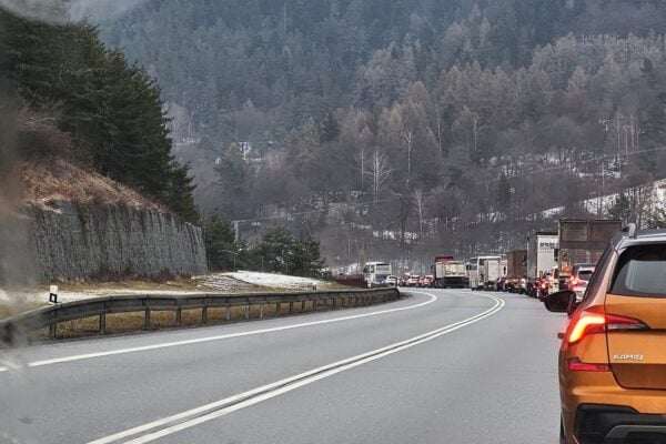 tunel branisko nehoda uzavrety