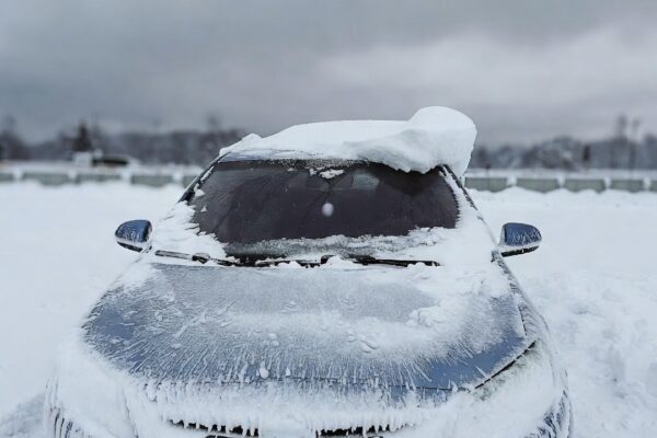 zima auto sneh