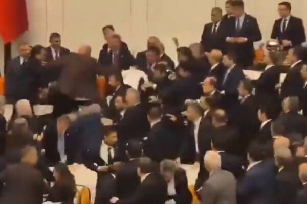 bitka turecko parlament