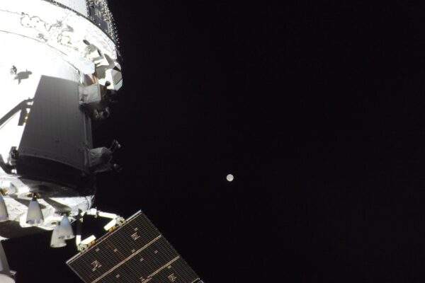 artemis mesiac fotka