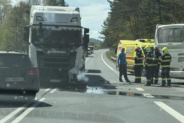 nehoda kamion brusno autobus