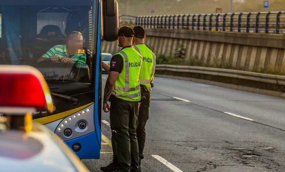 autobus vodic policia