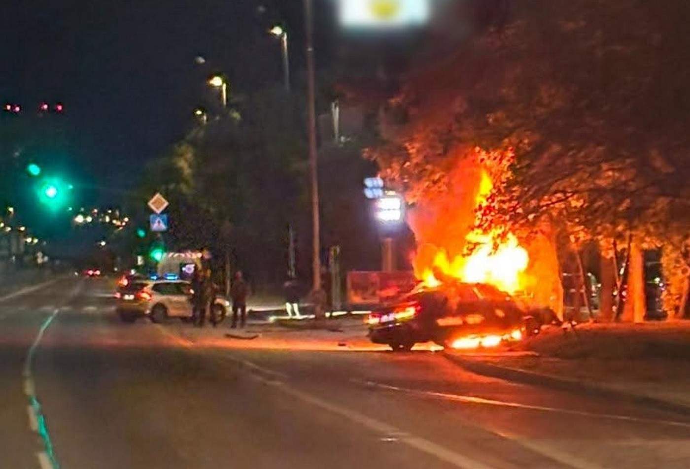 Hroziv Nehoda V Bratislave Auto Za alo Horie Vodi Mal V Sebe hroziv-nehoda-v-bratislave-auto-za-alo-horie-vodi-mal-v-sebe